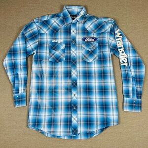 Wrangler Blue and White Plaid Button Down Shirt
